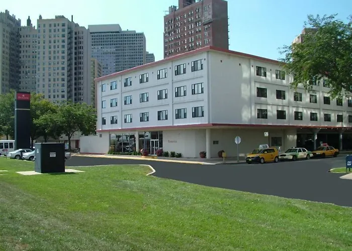 Shore Hotel 3*