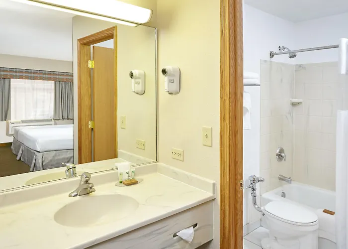 Shore Hotel 3*